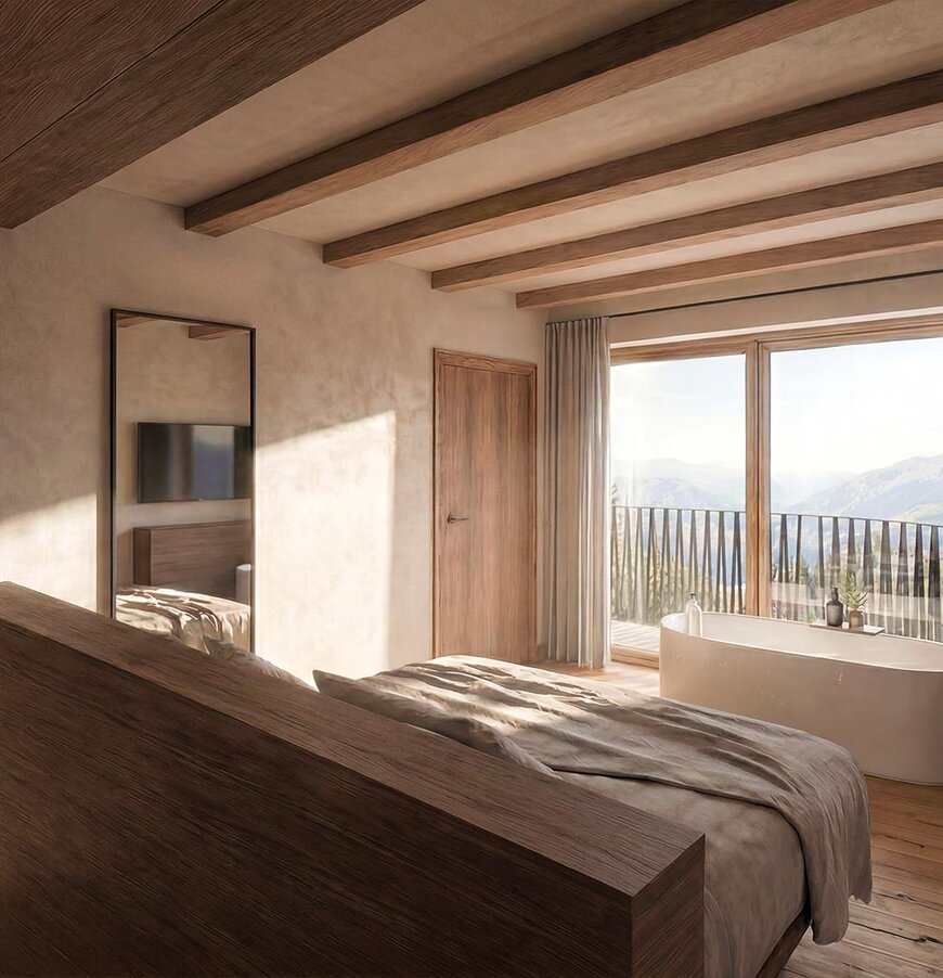 Schlafzimmer mit großem Bett, Holzwänden und -boden, Zugang zu Balkon mit Sitzmöbeln