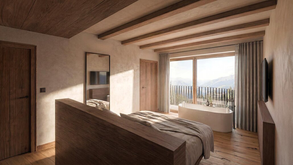 Schlafzimmer mit großem Bett, Holzwänden und -boden, Zugang zu Balkon mit Sitzmöbeln